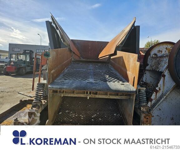 Kleemann Trichter mit Vibrationsrinne Kleemann hopper with vibrating chute
