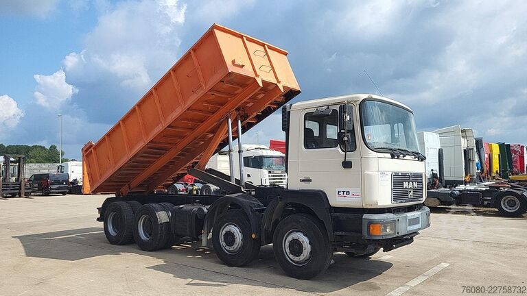 Tipper MAN 32.372 (BIG AXLE / STEEL SUSPENSION / MANUAL PU...