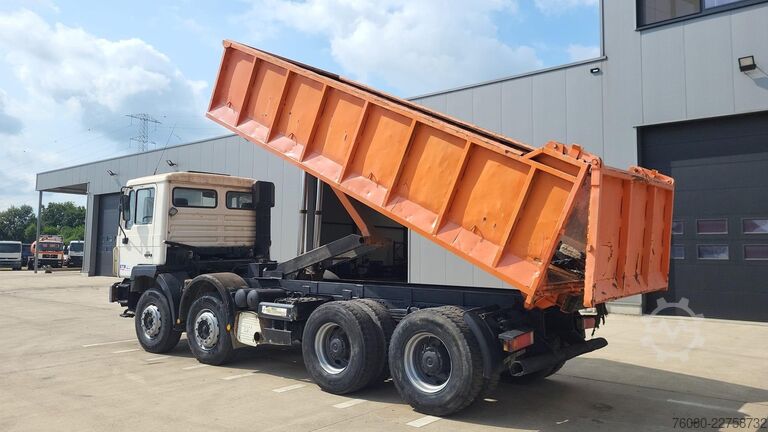 Tipper MAN 32.372 (BIG AXLE / STEEL SUSPENSION / MANUAL PU...