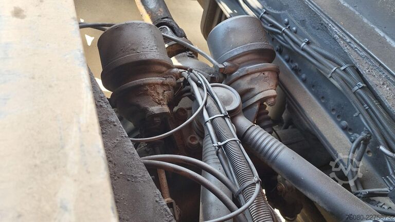 Tipper MAN 32.372 (BIG AXLE / STEEL SUSPENSION / MANUAL PU...