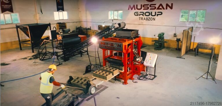 Betonstein - Fertigungsanlage Mussan Block Making Machine - hollow pave curb