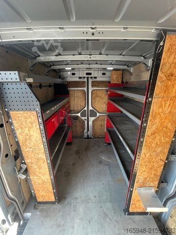 Minibus VW Crafter Kasten inkl. Regalsystem