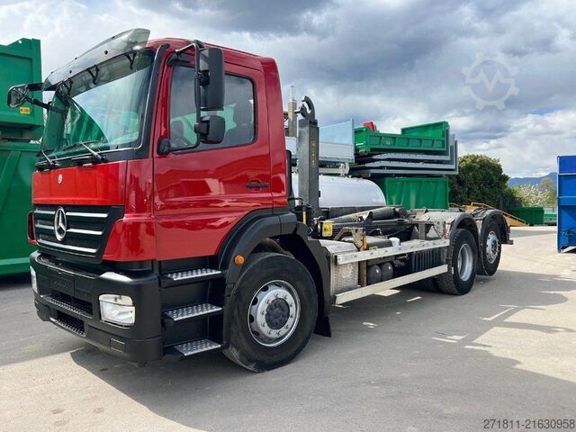 Abrollkipper MERCEDES-BENZ MERCEDES 2533 SCARRABILE PNEUMATICO POSTERIORE