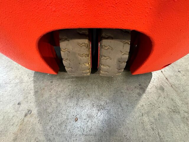 06/2023 battery replaced + UVV inspection 07/27 side protection. Linde E 18