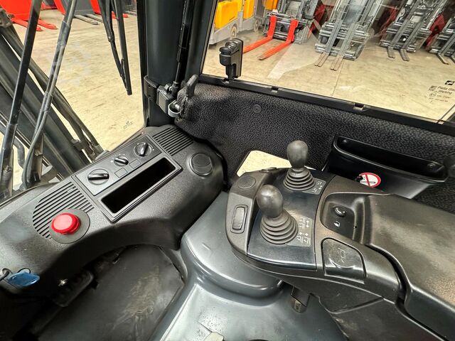 3rd and 4th valve, side shifter, electric, 7,399 operating hours Linde E 20PH