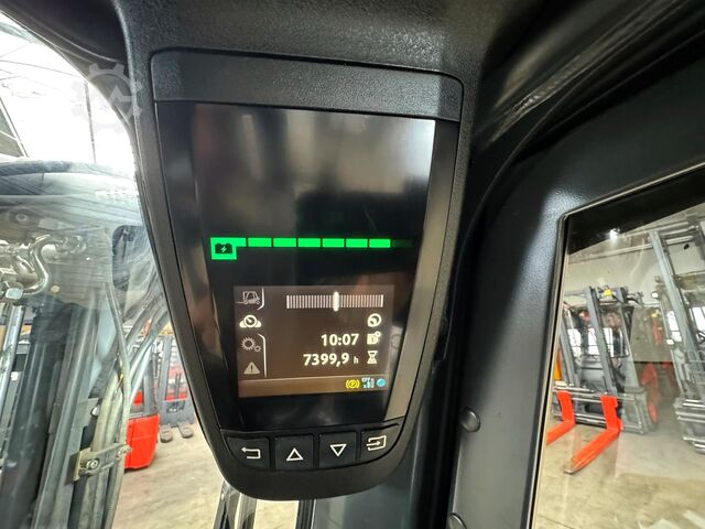 3rd and 4th valve, side shifter, electric, 7,399 operating hours Linde E 20PH
