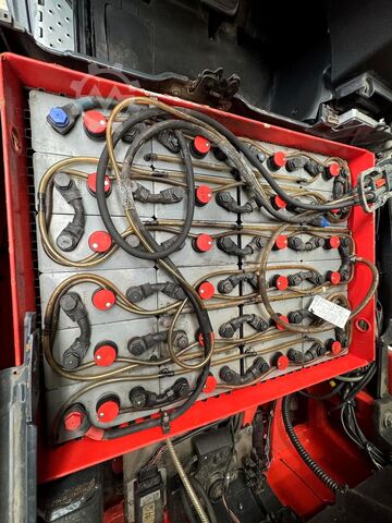 3rd and 4th valve, side shifter, electric, 7,399 operating hours Linde E 20PH