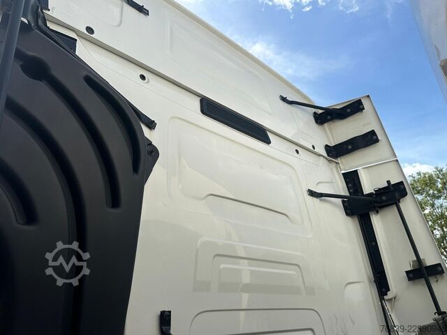 Hazardous substances Renault T440 ADR ( only  in combination with Trailer )