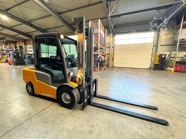 UVV 05/27, 3rd valve, sideshift, LPG, 3,483 hours Jungheinrich TFG 435