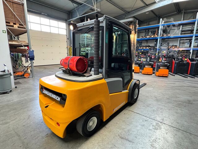 UVV 05/27, 3rd valve, sideshift, LPG, 3,483 hours Jungheinrich TFG 435