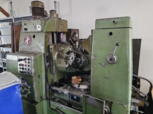 Gear hobbing machine Pfauter P 400