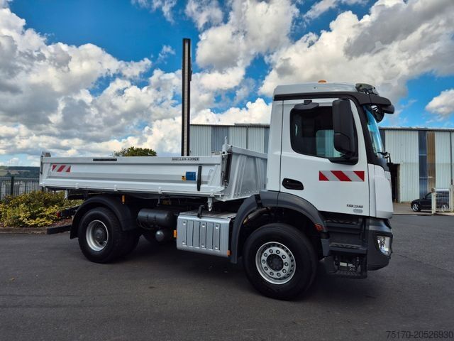 Three-sided tipper truck MERCEDES-BENZ Arocs 1935 K 4x2 Meiller AHK Navi PPC Klima