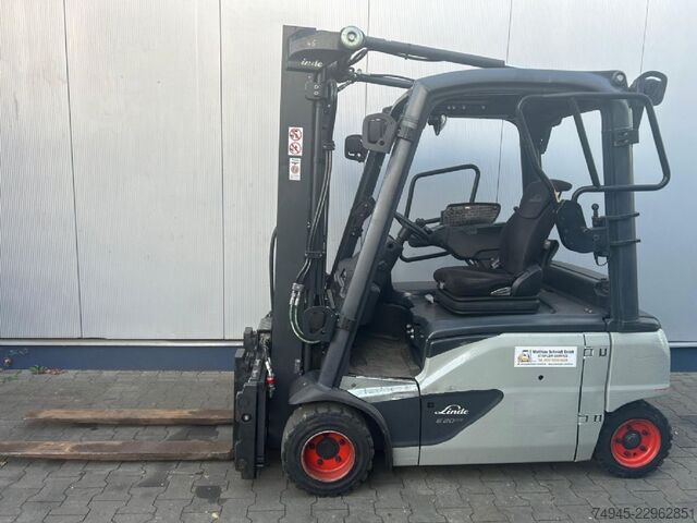 Elektro 4 Rad-Stapler Linde E20PL -02 EVO