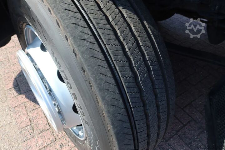 Box body Mercedes-Benz Antos 2127 L Bak + klep 2000 kg Euro 6