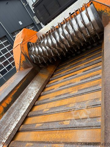 Mobile shredding plant Doppstadt AK 565 PLUS