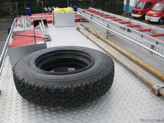 Feuerwehrfahrzeug MERCEDES-BENZ LP 709 Feuerwehr LF8 Oldtimer Teilbeladung *TÜV*