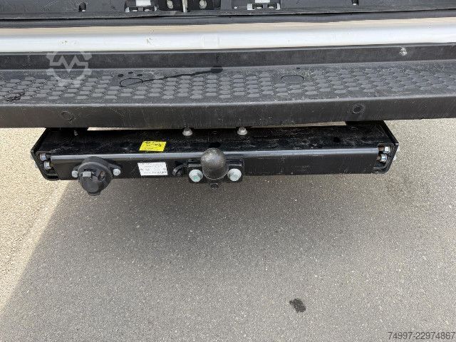 Kastenwagen IVECO 35S16A8CRV 6-Sitzer / LED / AHK / NAVI / ACC