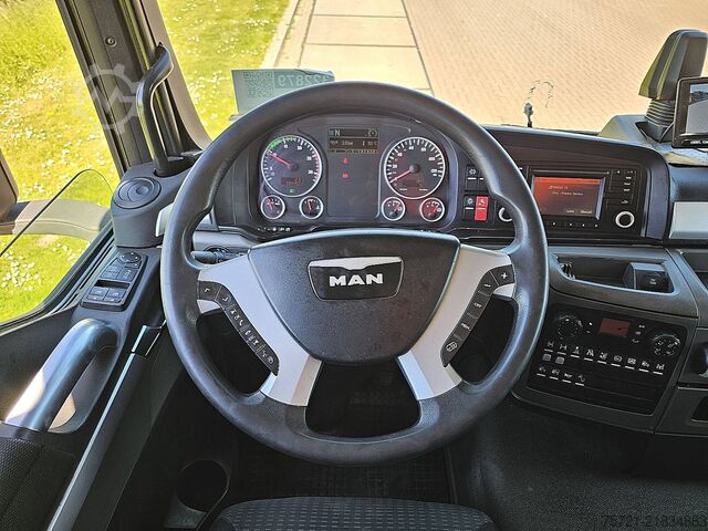 Loading platform M.A.N. 26.440 TGS