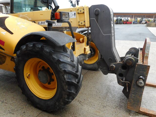 Telescopic handler New Holland LM732