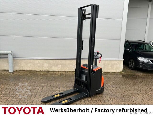 High Lift stacker Toyota SWE 120 L