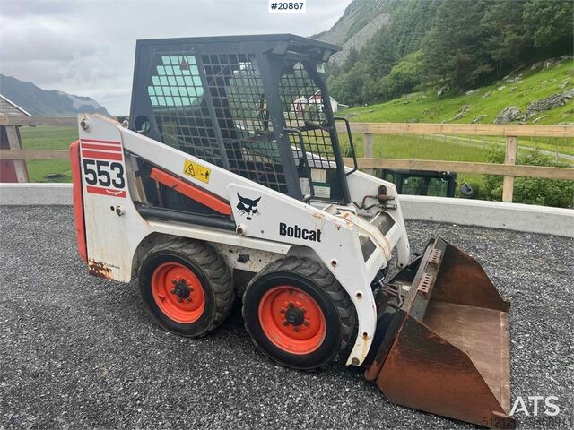 Loader Bobcat 553 compact loader w/ bucket and pallet forks. WAT