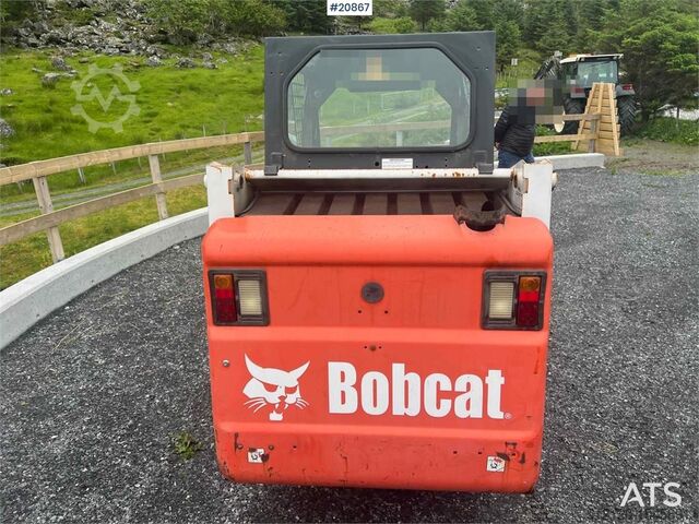 Loader Bobcat 553 compact loader w/ bucket and pallet forks. WAT