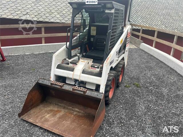 Loader Bobcat 553 compact loader w/ bucket and pallet forks. WAT