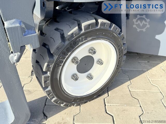 4-way forklift Combilift CB2500 GAS TRIPLEX 6000 FREE-LIFT