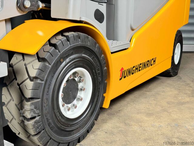Electric 4-wheeler Jungheinrich EFG S30 - Service Neu - 5665 Std. Batterie 82%