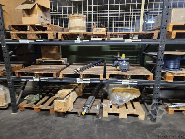 Konvolut Lot Motoren und Ersatzteile