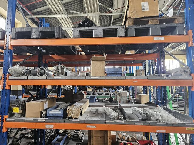 Konvolut Lot Motoren und Ersatzteile