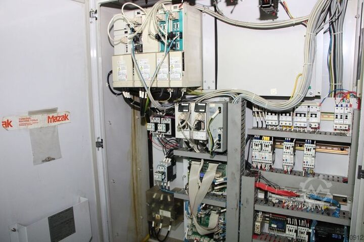 Vertikales Bearbeitungszentrum Mazak VTC-200B
