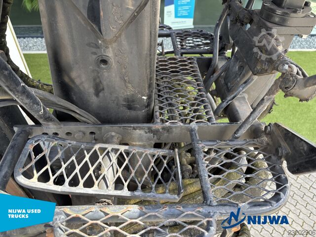 Volvo FH16 750 6x2/4 in combination with KWB P3 semi-trailer equipped with Hiab 1185 83 crane Volvo FH16 750 6x2/4 i.c.m. KWB P3 oplegger met Hiab ...