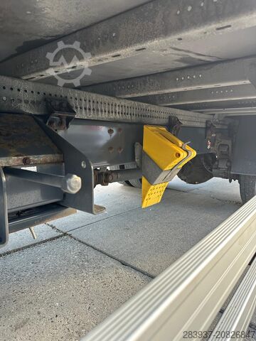 LKW mit Pritsche & Plane Renault D 16