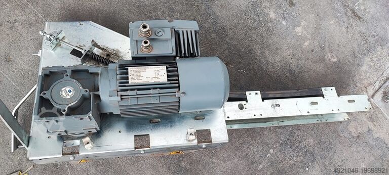 Electric motor SEW-EURODRIVE WF30 DT80K4 0.55 kW Kegelradgetriebe