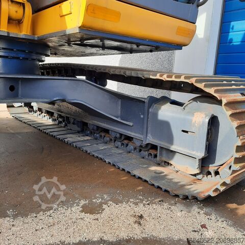 Crawler excavator Kobelco New Holland E135 SR