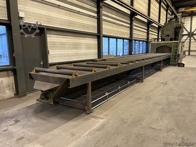 Blasting machine with blasting baskets  