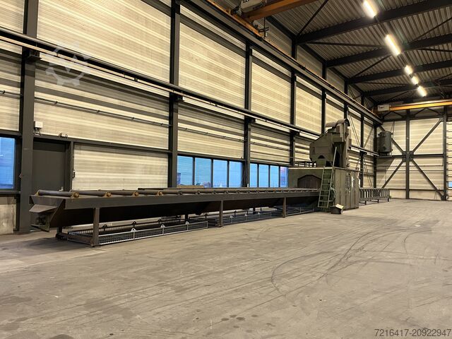 Blasting machine with blasting baskets  