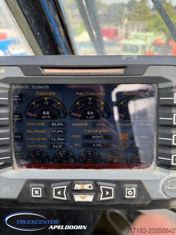 Chassis cab Mercedes-Benz Arocs 3242 Euro 6, 8x4, Bladgeveerd, 25000 km!