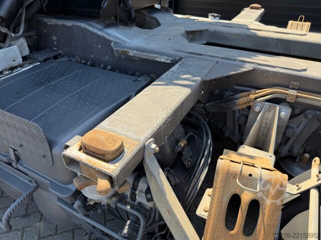 Heavy load Mercedes-Benz Actros 2655 V8 6x4 Tractor unit Hiab 422-5 Euro 5