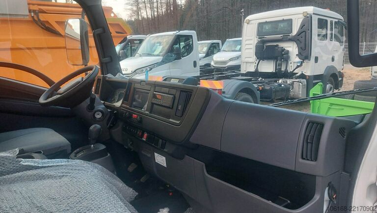 Telehoist load lugger van Isuzu M30H 150 PS Abrollkipper