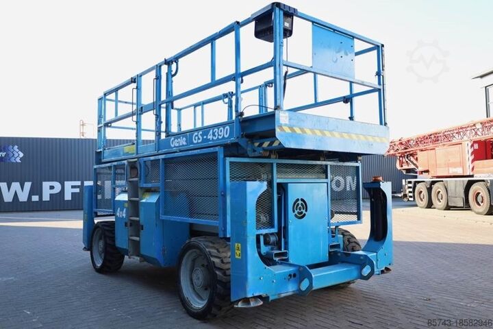 Scherenhebebühne Genie GS4390 Diesel, 4x4 Drive, 15m Working Height, 680k