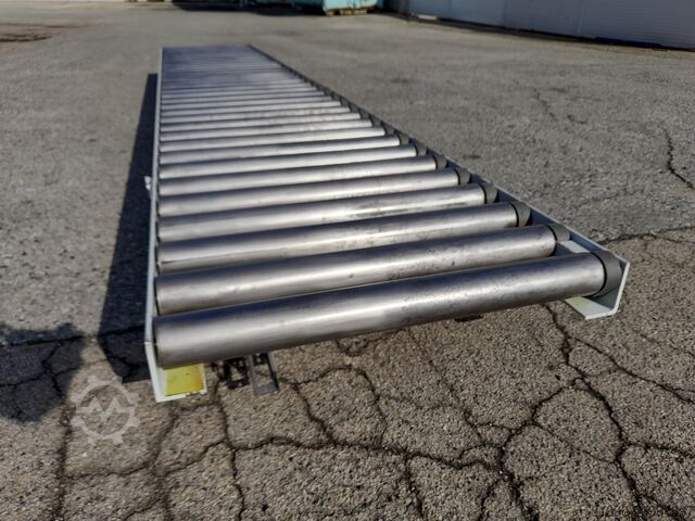 Powered roller conveyor 5200x920x300 mm, roller length L=900 mm  