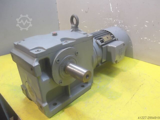 Getriebemotor 0,75 kW 16 U/min SEW-EURODRIVE SSG3D80-N-4-BK