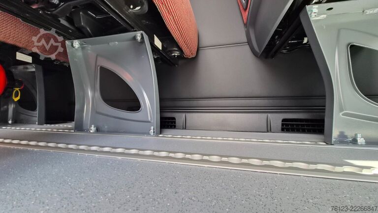 Minibus MERCEDES-BENZ 10 Sprinter Lord Light 22 Sitzer Vorlauffahrzeug