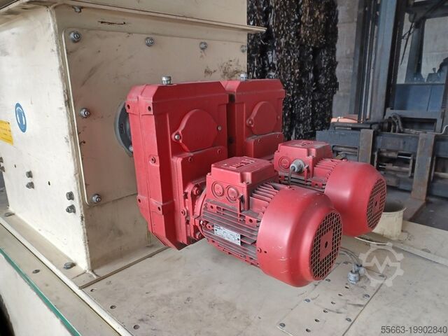 Twin-shaft shredder  