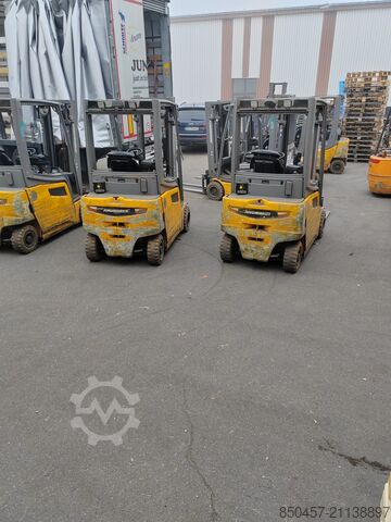 Elektrisch – 4 Räder Jungheinrich EFG320 no battery