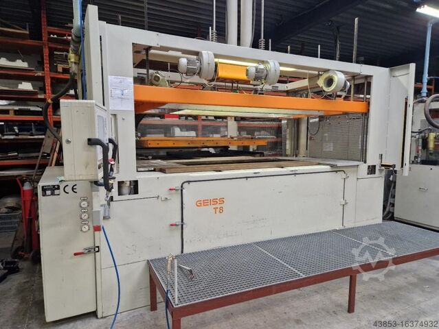 Thermoformmaschine GEISS DU 2200 x 1200 T8