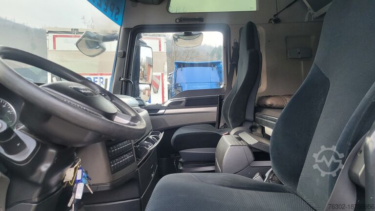 Volume truck tractor MAN 18.440 XXL 2 Tank Standklima Lampenbügel