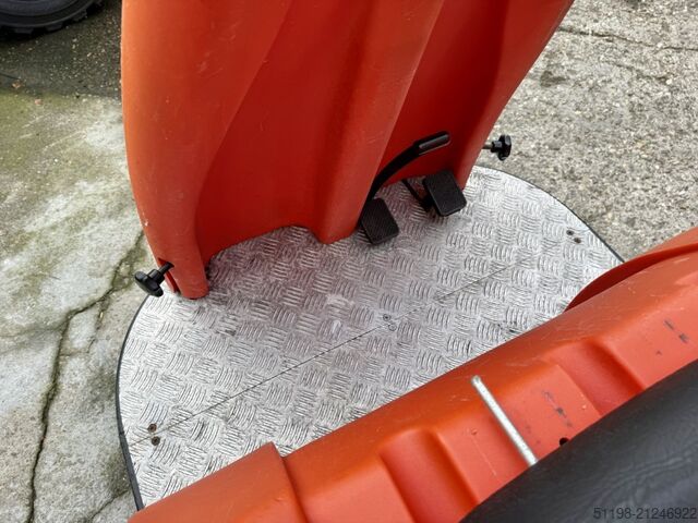 Aufsitzkehrsaugmaschine Stolzenberg Twin Top TT 1100 / E Aufsitzkehrmaschine